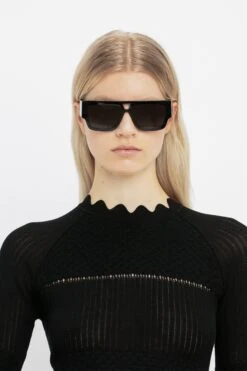 Victoria Beckham V Plaque Frame Sunglasses In Black 13 Victoria Beckham V Plaque Frame Sunglasses In Black -Victoria Beckham 02 7344