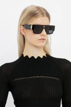 Victoria Beckham V Plaque Frame Sunglasses In Black 11 Victoria Beckham V Plaque Frame Sunglasses In Black -Victoria Beckham 02 7345