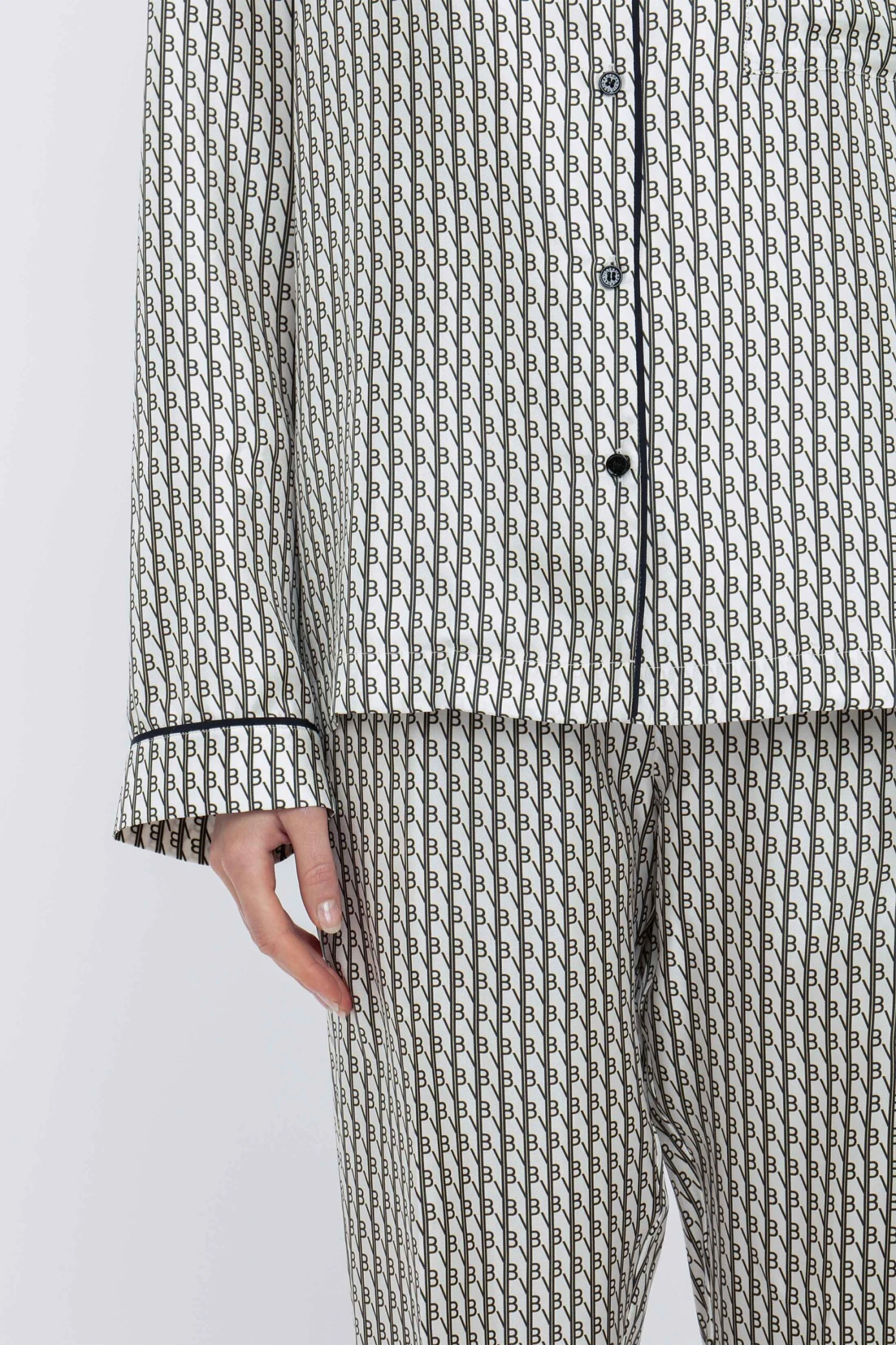 Victoria Beckham Pyjama Sleep Set In VB House Monogram Jacquard 7 Victoria Beckham Pyjama Sleep Set In VB House Monogram Jacquard - Image 7