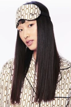 Victoria Beckham Chain Print Pyjama Set In Ivory -Victoria Beckham 032 165 PYJAMA SET CREAM 3036 2700 4050 LR 425f3447 cb4c 4748 ac94 9d4687535b2b