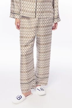 Victoria Beckham Chain Print Pyjama Set In Ivory -Victoria Beckham 032 165 PYJAMA SET CREAM 3065 v2 2700 4050 LR 4cad2a48 2aea 4e0b b02e a279f0c92743