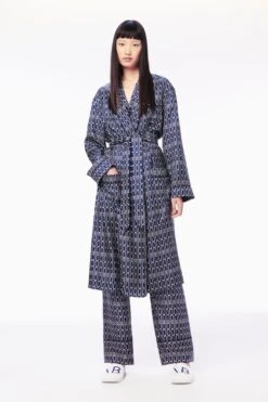 Victoria Beckham Chain Print Robe In Navy