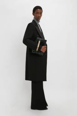 Victoria Beckham Double Breasted Tuxedo Coat In Black 13 Victoria Beckham Double Breasted Tuxedo Coat In Black -Victoria Beckham 20230616 VB ecom 9781