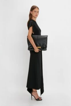 Victoria Beckham Puffy Jumbo Chain Pouch In Black Leather 15 Victoria Beckham Puffy Jumbo Chain Pouch In Black Leather -Victoria Beckham 20230912 VB 475 78c43ea8 97b3 4094 8512 475af448b744