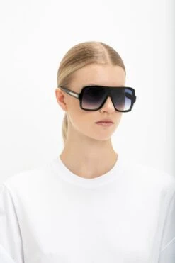 Victoria Beckham Layered Mask In Black Gradient -Victoria Beckham 8K1A2998