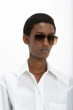 Victoria Beckham Double Bridge V-Line Navigator In Gold-Black-Brown -Victoria Beckham 8K1A3240