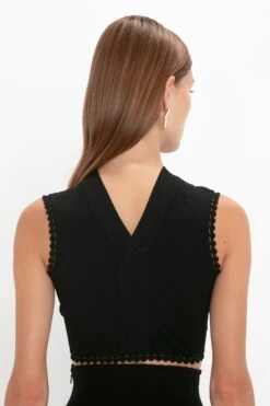 Victoria Beckham VB Body Scallop Trim Tank Top In Black -Victoria Beckham 8K1A3613