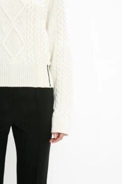 Victoria Beckham V-Neck Jumper In Natural -Victoria Beckham 8K1A3660