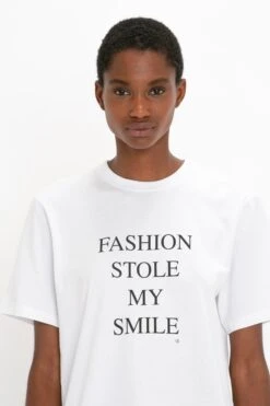 Victoria Beckham Fashion Stole My Smile Slogan T-Shirt In White -Victoria Beckham 8K1A4027