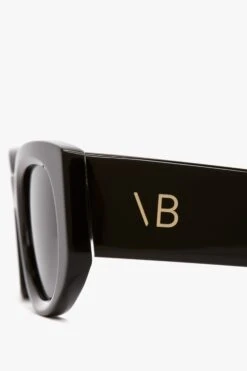 Victoria Beckham Monogram Detail Sunglasses In Black 7 Victoria Beckham Monogram Detail Sunglasses In Black -Victoria Beckham B223AAC004770ABLACK3
