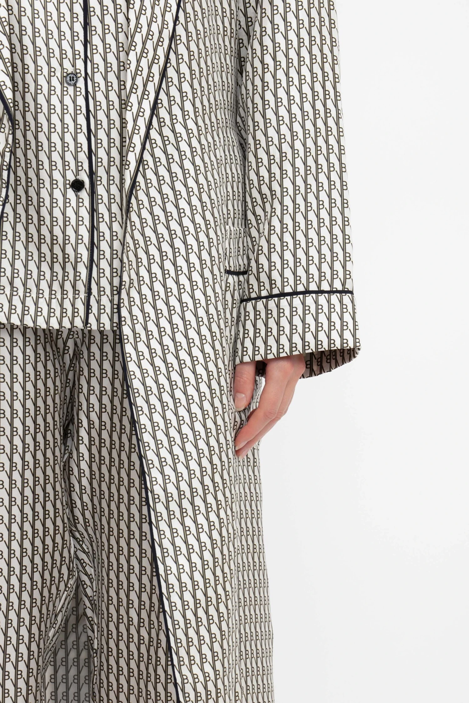 Victoria Beckham Pyjama Robe In VB House Monogram Jacquard 9 Victoria Beckham Pyjama Robe In VB House Monogram Jacquard - Image 9