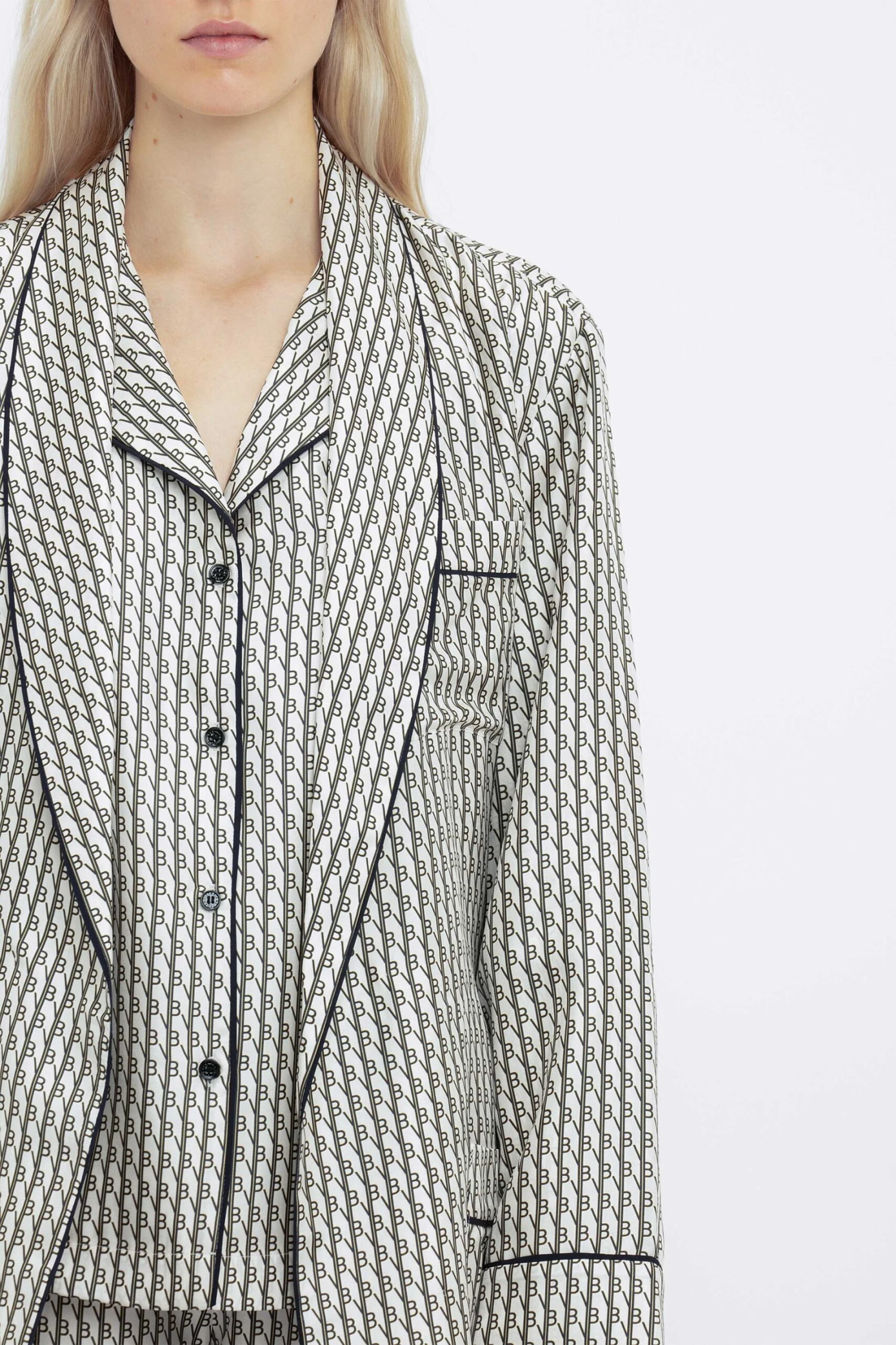 Victoria Beckham Pyjama Robe In VB House Monogram Jacquard 8 Victoria Beckham Pyjama Robe In VB House Monogram Jacquard - Image 8