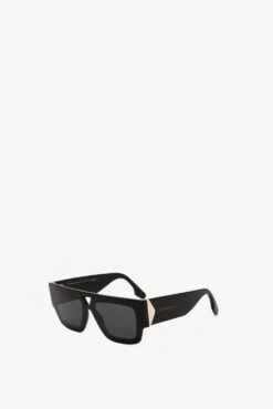 Victoria Beckham V Plaque Frame Sunglasses In Black 9 Victoria Beckham V Plaque Frame Sunglasses In Black -Victoria Beckham UntitledSession7044