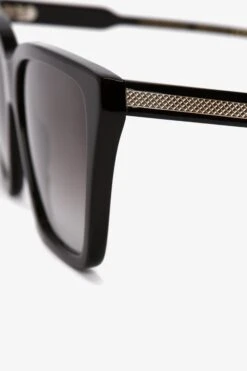 Victoria Beckham Soft Square Frame Sunglasses In Black-Gold 9 Victoria Beckham Soft Square Frame Sunglasses In Black-Gold -Victoria Beckham UntitledSession7089