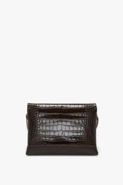 Victoria Beckham Chain Pouch With Strap In Chocolate Croc-Effect Leather 16 Victoria Beckham Chain Pouch With Strap In Chocolate Croc-Effect Leather -Victoria Beckham VictoriaBeckham ChainPouchWithStrapInBordeauxCrocLeather B423AAC005063A Back Model4 JPG
