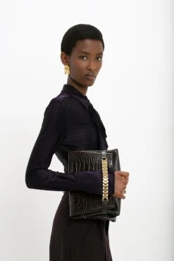 Victoria Beckham Chain Pouch With Strap In Chocolate Croc-Effect Leather 20 Victoria Beckham Chain Pouch With Strap In Chocolate Croc-Effect Leather -Victoria Beckham VictoriaBeckham ChainPouchWithStrapInBordeauxCrocLeather B423AAC005063A Styles Model6 5 JPG