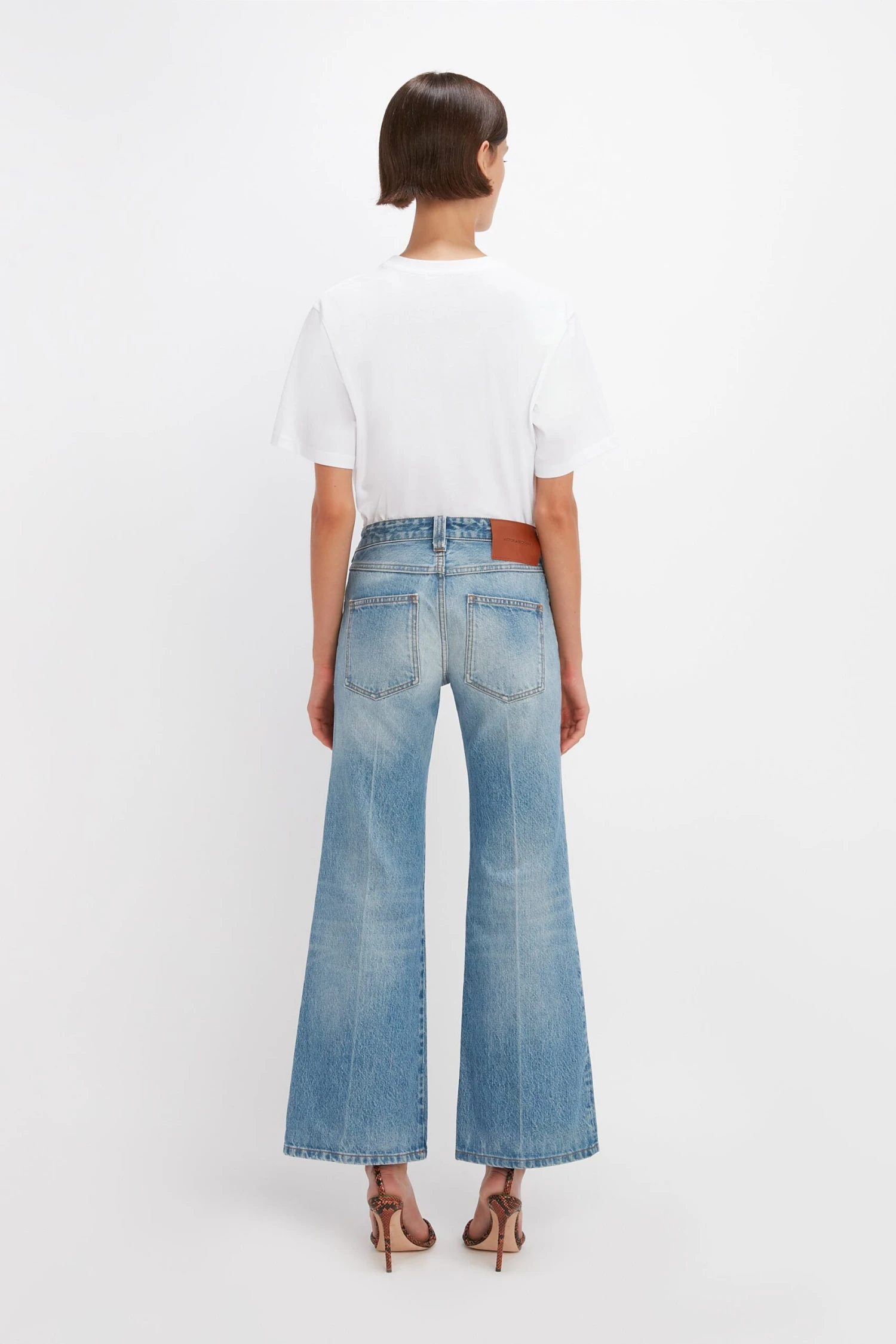Victoria Beckham Edie Mid-Rise Kick Flare Jean In California Wash - Image 3