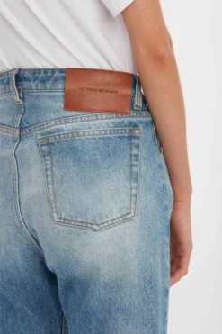 Victoria Beckham Edie Mid-Rise Kick Flare Jean In California Wash -Victoria Beckham VictoriaBeckham EdieJeanInCaliforniaWash Blue 1123DJE004286B 2700 4050 247 WHITE LR Detail2 Model4 JPG