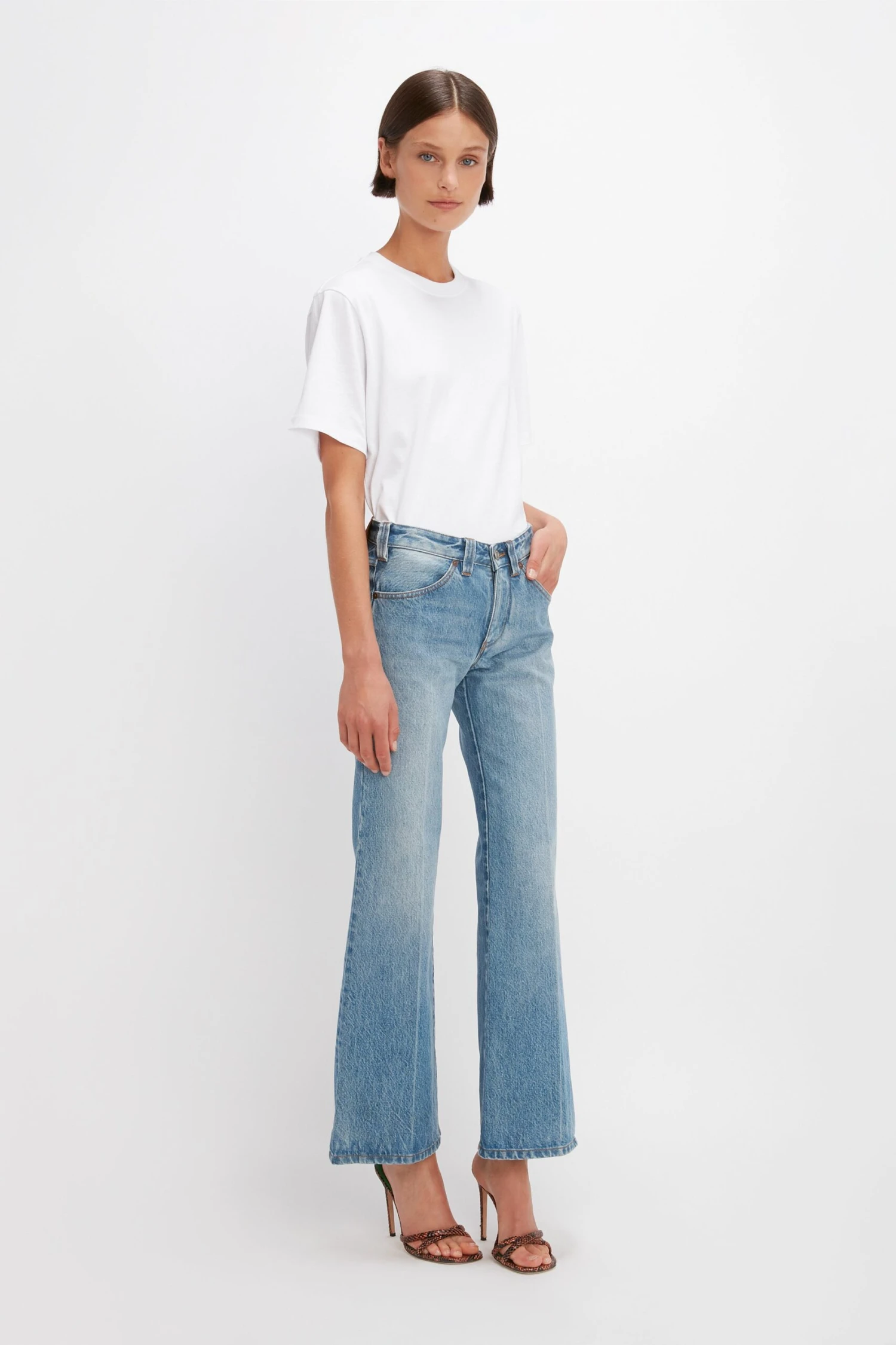 Victoria Beckham Edie Mid-Rise Kick Flare Jean In California Wash - Image 2