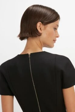 Victoria Beckham Spiral Fitted T-Shirt Dress In Black -Victoria Beckham VictoriaBeckham FittedT ShirtDressInBlack Black 1123WDR004413A 2700 4050 247 WHITE LR Detail2 Model4 JPG