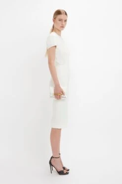 Victoria Beckham Fitted T-shirt Dress In Ivory -Victoria Beckham VictoriaBeckham FittedT shirtDressInWhite WHITE 1323WDR004940A Styles Model6 JPG 7c2f164a bbb7 42ac 9a9b 09501334396e