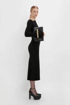 Victoria Beckham Chain Pouch With Strap In Black Croc-Effect Leather -Victoria Beckham VictoriaBeckham KnittedCirclePanelDressInBlack BLACK 1423KDR005031A Styles Model6 JPG