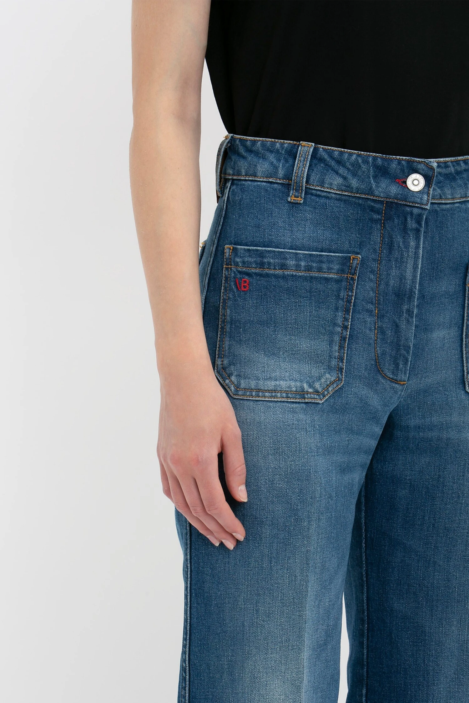 Victoria Beckham PARIS STREETS ARE MY RUNWAY T-shirt In Black 4 Victoria Beckham PARIS STREETS ARE MY RUNWAY T-shirt In Black - Image 4