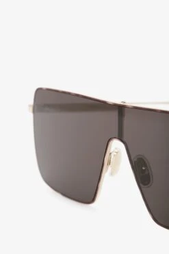 Victoria Beckham Rectangular Visor In Gold-Smoke -Victoria Beckham VictoriaBeckham RectangularVisorInGold Smoke VB238S Detail Model2 JPG