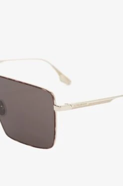 Victoria Beckham Rectangular Visor In Gold-Smoke -Victoria Beckham VictoriaBeckham RectangularVisorInGold Smoke VB238S Detail Model3 JPG